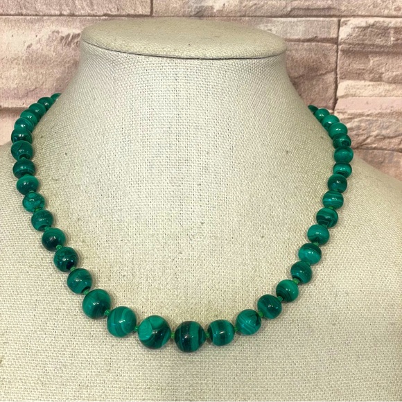Beautiful Malachite Gemstone Knotted Vintage Gradient Beaded 20” Necklace - Picture 2 of 7